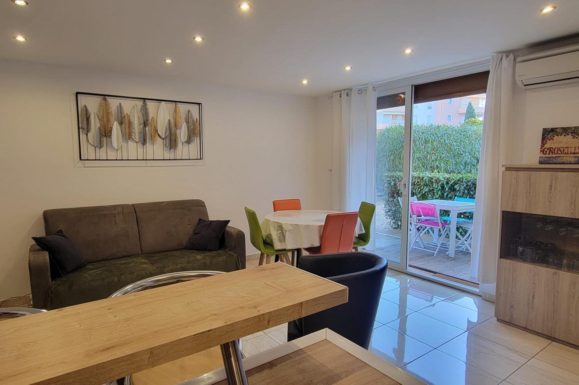 Charming T2 100 Meters From The Apartment Fréjus
