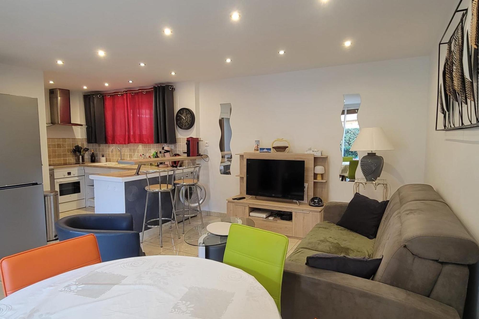 Charming T2 100 Meters From The Apartment Fréjus